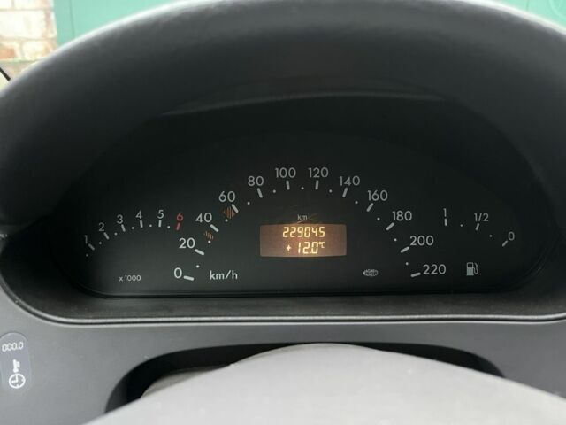 Синий Мерседес А класс, объемом двигателя 1.4 л и пробегом 230 тыс. км за 3500 $, фото 4 на Automoto.ua