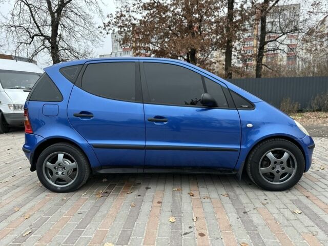 Синий Мерседес А класс, объемом двигателя 1.6 л и пробегом 235 тыс. км за 3500 $, фото 1 на Automoto.ua