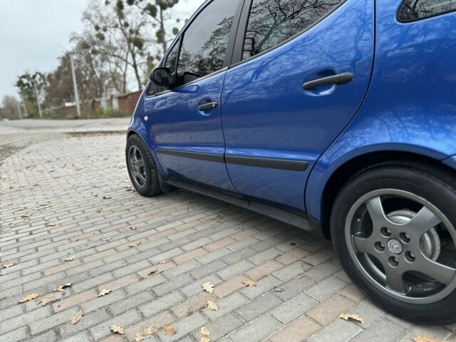 Синий Мерседес А класс, объемом двигателя 1.6 л и пробегом 235 тыс. км за 3500 $, фото 6 на Automoto.ua