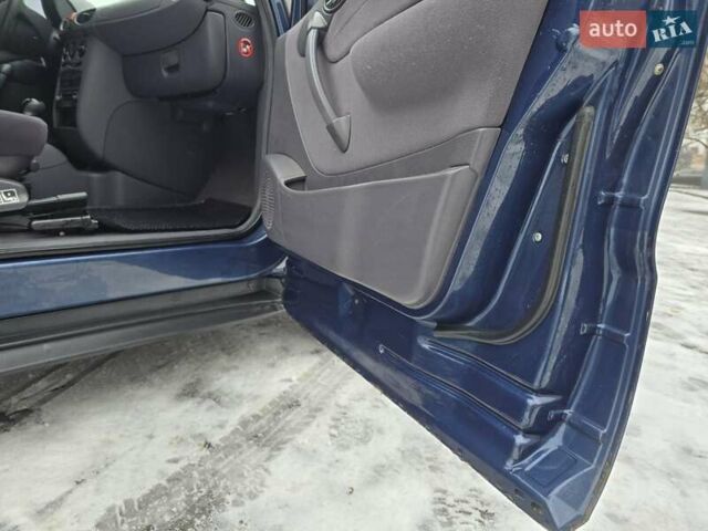 Синій Мерседес А клас, об'ємом двигуна 1.4 л та пробігом 260 тис. км за 2500 $, фото 36 на Automoto.ua