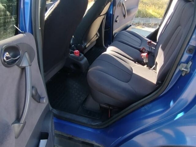 Синий Мерседес А класс, объемом двигателя 1.7 л и пробегом 250 тыс. км за 1000 $, фото 4 на Automoto.ua