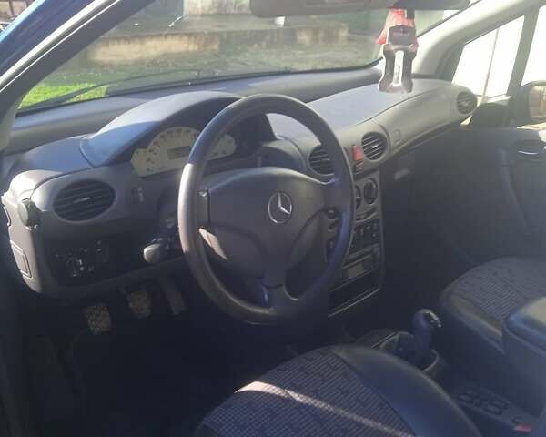 Синий Мерседес А класс, объемом двигателя 1.69 л и пробегом 200 тыс. км за 3300 $, фото 5 на Automoto.ua