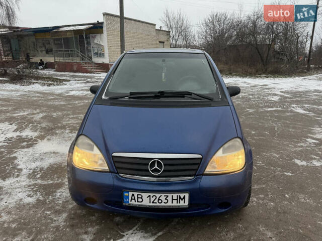 Синий Мерседес А класс, объемом двигателя 1.7 л и пробегом 200 тыс. км за 3000 $, фото 1 на Automoto.ua