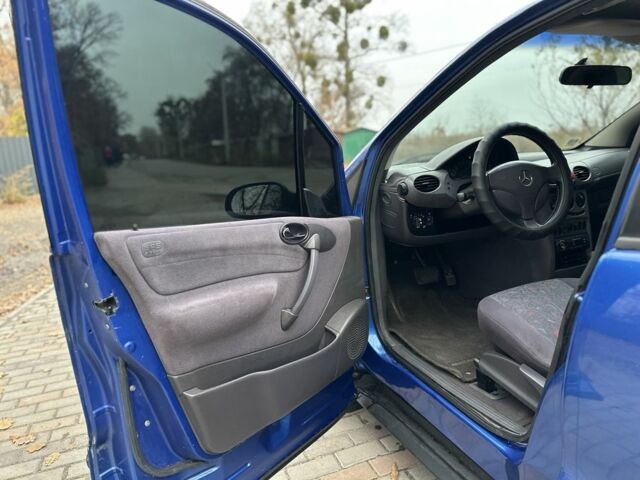 Синий Мерседес А класс, объемом двигателя 1.6 л и пробегом 235 тыс. км за 3500 $, фото 17 на Automoto.ua