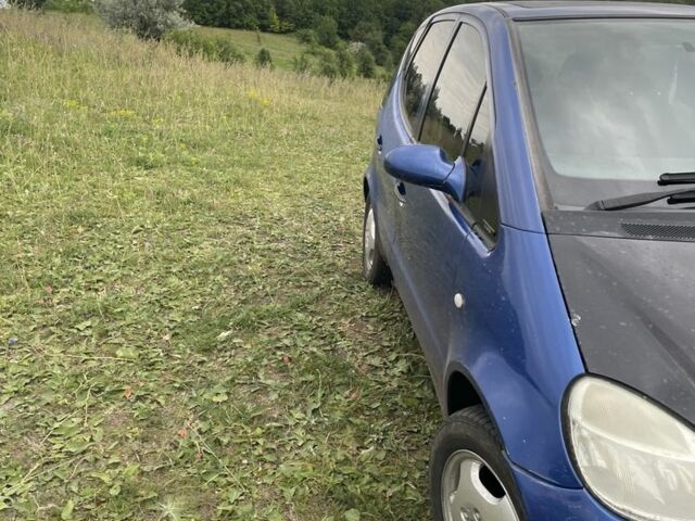 Синій Мерседес А клас, об'ємом двигуна 1.6 л та пробігом 200 тис. км за 2100 $, фото 3 на Automoto.ua