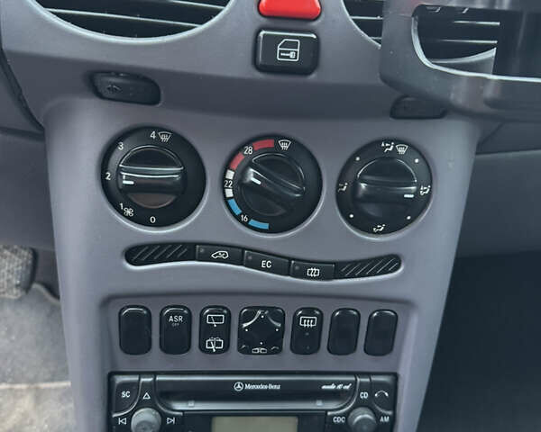 Синий Мерседес А класс, объемом двигателя 1.4 л и пробегом 237 тыс. км за 3900 $, фото 21 на Automoto.ua