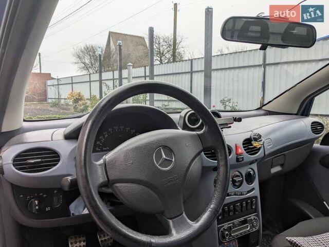 Синий Мерседес А класс, объемом двигателя 1.9 л и пробегом 221 тыс. км за 3250 $, фото 8 на Automoto.ua