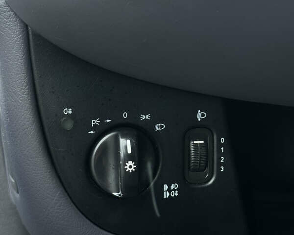 Синий Мерседес А класс, объемом двигателя 1.4 л и пробегом 237 тыс. км за 3900 $, фото 28 на Automoto.ua