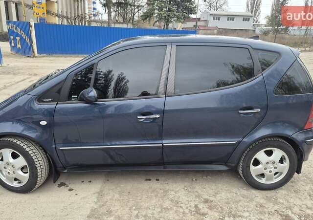 Синий Мерседес А класс, объемом двигателя 1.7 л и пробегом 280 тыс. км за 3100 $, фото 4 на Automoto.ua