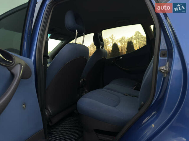 Мерседес А клас 2001 у Чернівцях на Automoto.ua Синій Мерседес А клас, об'ємом двигуна 1.7 л та пробігом 340 тис. км за 2750 $, фото 22 на Automoto.ua