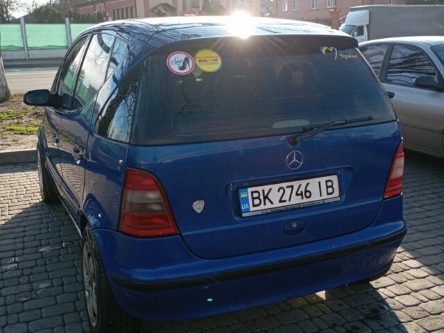 Синий Мерседес А класс, объемом двигателя 1.6 л и пробегом 268 тыс. км за 3200 $, фото 4 на Automoto.ua