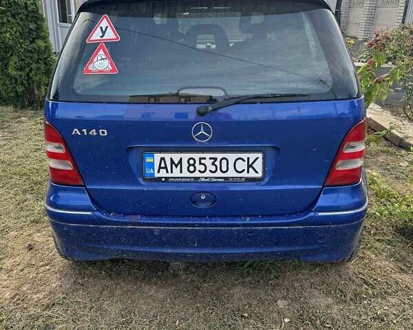 Мерседес А класс 2001 в Коростышеве на Automoto.ua Синий Мерседес А класс, объемом двигателя 1.4 л и пробегом 200 тыс. км за 1600 $, фото 3 на Automoto.ua