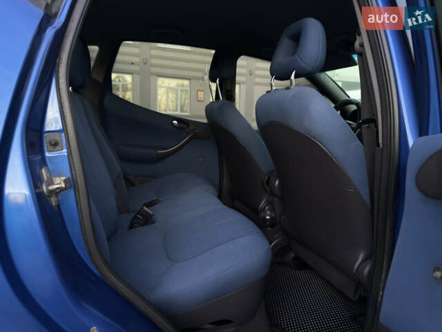 Мерседес А клас 2001 у Чернівцях на Automoto.ua Синій Мерседес А клас, об'ємом двигуна 1.7 л та пробігом 340 тис. км за 2750 $, фото 24 на Automoto.ua