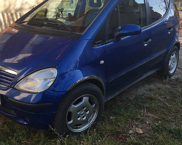 Мерседес А класс 2001 в Хусте на Automoto.ua Синий Мерседес А класс, объемом двигателя 1.7 л и пробегом 200 тыс. км за 2800 $, фото 2 на Automoto.ua