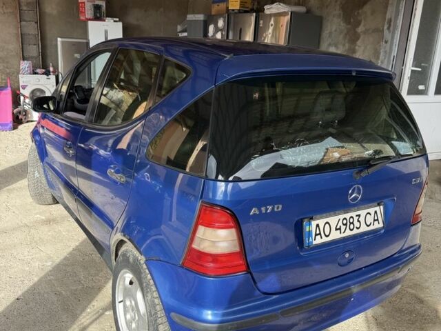 Синий Мерседес А класс, объемом двигателя 1.7 л и пробегом 280 тыс. км за 2800 $, фото 1 на Automoto.ua