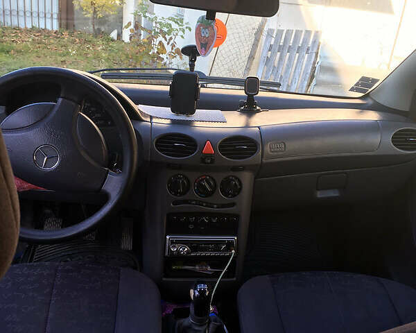 Мерседес А класс 2001 в Хусте на Automoto.ua Синий Мерседес А класс, объемом двигателя 1.7 л и пробегом 200 тыс. км за 2800 $, фото 4 на Automoto.ua