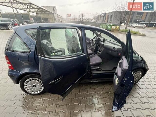 Синий Мерседес А класс, объемом двигателя 1.7 л и пробегом 300 тыс. км за 3600 $, фото 5 на Automoto.ua