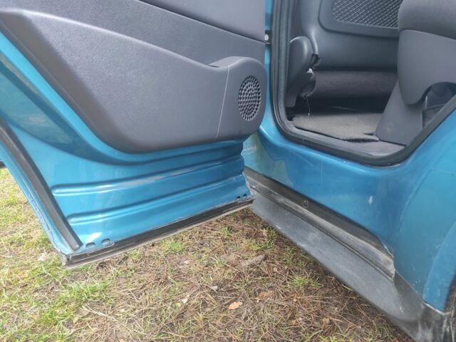 Синий Мерседес А класс, объемом двигателя 1.7 л и пробегом 181 тыс. км за 2600 $, фото 7 на Automoto.ua