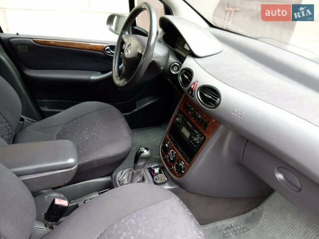 Синий Мерседес А класс, объемом двигателя 1.4 л и пробегом 235 тыс. км за 2950 $, фото 12 на Automoto.ua