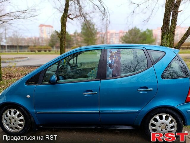 Синий Мерседес А класс, объемом двигателя 1.7 л и пробегом 300 тыс. км за 1850 $, фото 11 на Automoto.ua