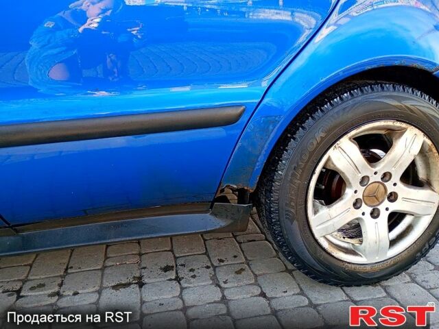 Синий Мерседес А класс, объемом двигателя 1.6 л и пробегом 270 тыс. км за 2500 $, фото 2 на Automoto.ua