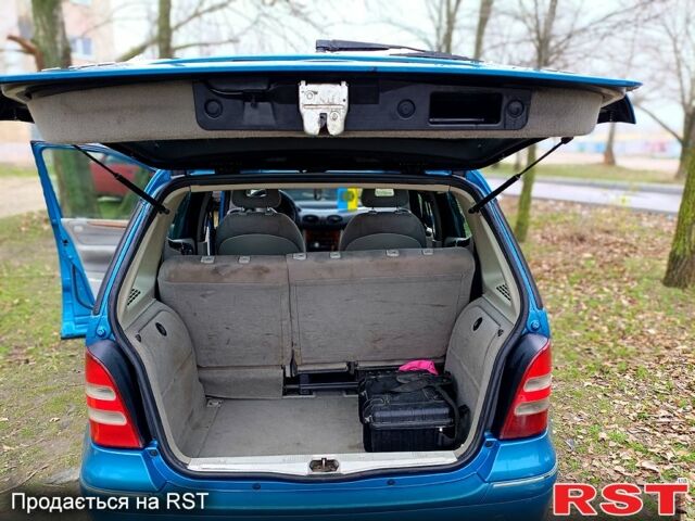 Синий Мерседес А класс, объемом двигателя 1.7 л и пробегом 300 тыс. км за 1850 $, фото 1 на Automoto.ua