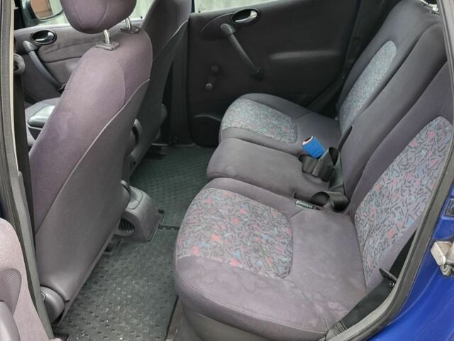 Синий Мерседес А класс, объемом двигателя 1.7 л и пробегом 200 тыс. км за 1200 $, фото 4 на Automoto.ua