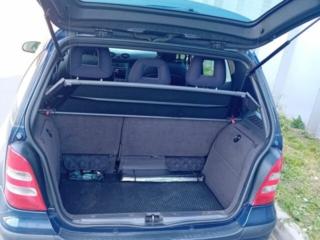 Мерседес А класс 2002 в Броварах на Automoto.ua Синий Мерседес А класс, объемом двигателя 1.7 л и пробегом 232 тыс. км за 3900 $, фото 4 на Automoto.ua