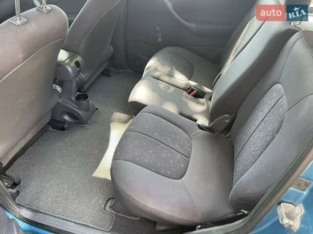 Синий Мерседес А класс, объемом двигателя 1.6 л и пробегом 246 тыс. км за 4300 $, фото 18 на Automoto.ua