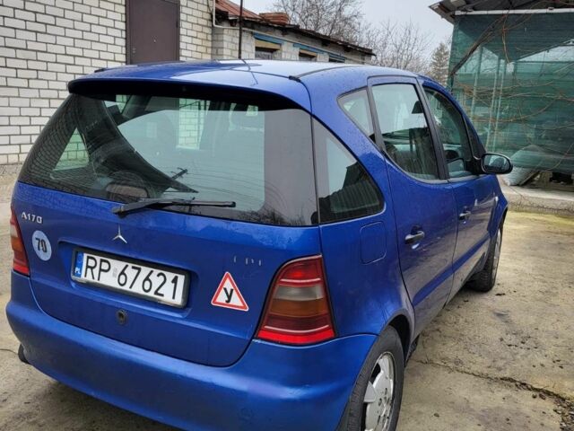 Синий Мерседес А класс, объемом двигателя 1.7 л и пробегом 200 тыс. км за 1200 $, фото 2 на Automoto.ua