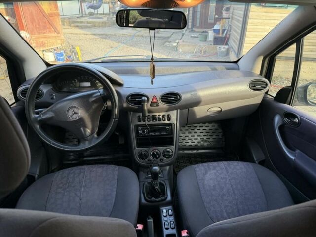 Синий Мерседес А класс, объемом двигателя 1.4 л и пробегом 184 тыс. км за 5500 $, фото 4 на Automoto.ua