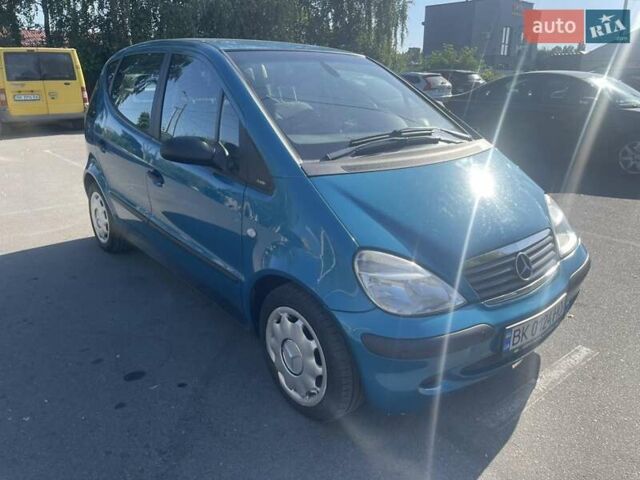 Синий Мерседес А класс, объемом двигателя 1.6 л и пробегом 246 тыс. км за 4300 $, фото 2 на Automoto.ua