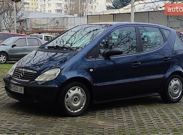 Синий Мерседес А класс, объемом двигателя 1.7 л и пробегом 217 тыс. км за 4100 $, фото 1 на Automoto.ua