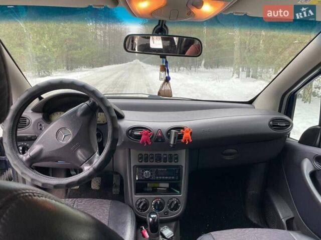 Синий Мерседес А класс, объемом двигателя 1.6 л и пробегом 277 тыс. км за 3200 $, фото 3 на Automoto.ua