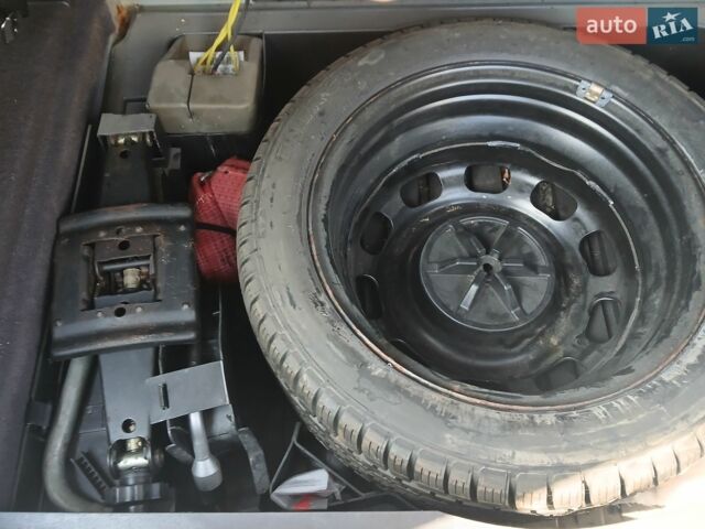 Синій Мерседес А клас, об'ємом двигуна 1.4 л та пробігом 160 тис. км за 5000 $, фото 9 на Automoto.ua