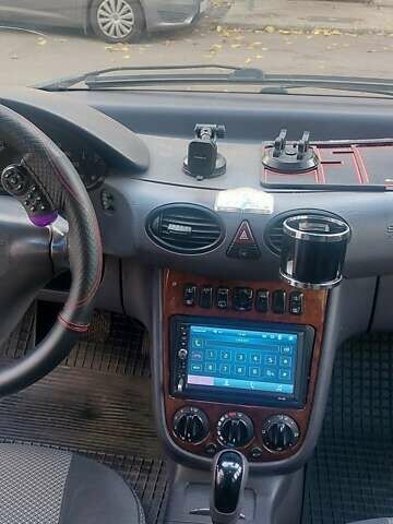 Синій Мерседес А клас, об'ємом двигуна 1.6 л та пробігом 240 тис. км за 3700 $, фото 5 на Automoto.ua