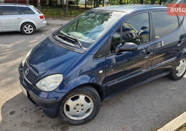 Мерседес А клас 2003 у Чернівцях на Automoto.ua Синій Мерседес А клас, об'ємом двигуна 1.69 л та пробігом 220 тис. км за 4900 $, фото 2 на Automoto.ua