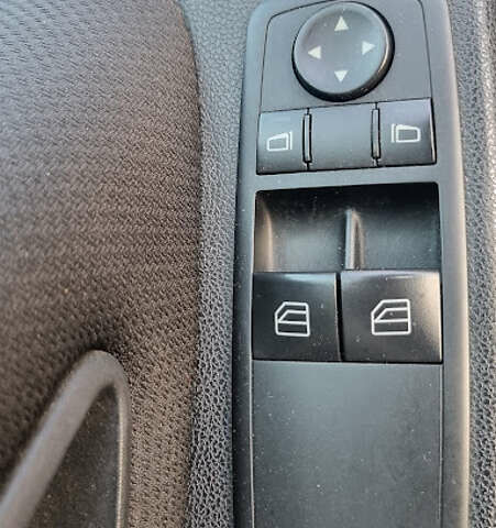 Синий Мерседес А класс, объемом двигателя 2 л и пробегом 317 тыс. км за 4190 $, фото 11 на Automoto.ua