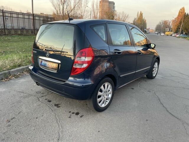 Синий Мерседес А класс, объемом двигателя 2 л и пробегом 150 тыс. км за 4000 $, фото 7 на Automoto.ua