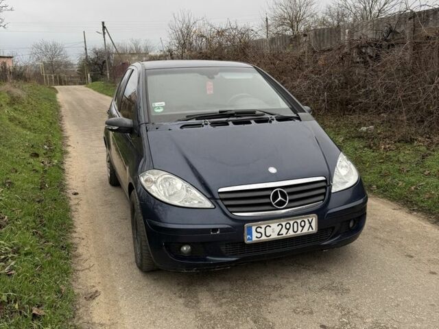 Синий Мерседес А класс, объемом двигателя 2 л и пробегом 300 тыс. км за 1850 $, фото 3 на Automoto.ua