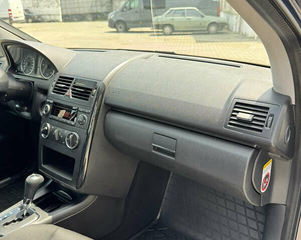 Синій Мерседес А клас, об'ємом двигуна 2 л та пробігом 174 тис. км за 6700 $, фото 5 на Automoto.ua