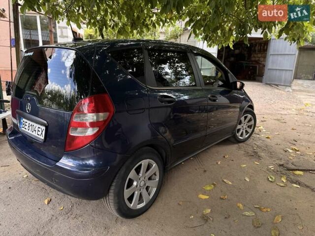 Мерседес А класс 2005 в Вознесенске на Automoto.ua Синий Мерседес А класс, объемом двигателя 2 л и пробегом 255 тыс. км за 5100 $, фото 4 на Automoto.ua