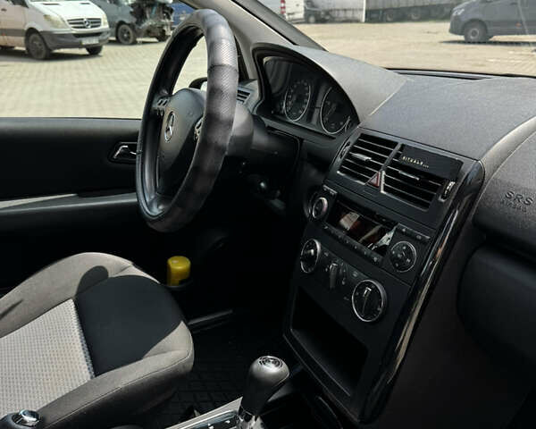 Синий Мерседес А класс, объемом двигателя 2 л и пробегом 174 тыс. км за 6500 $, фото 14 на Automoto.ua