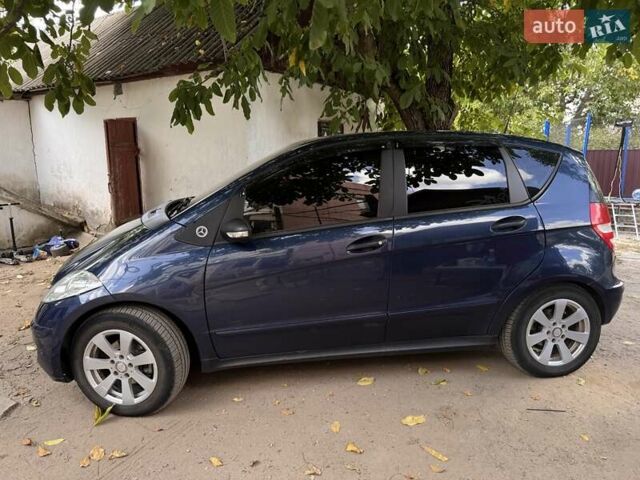 Мерседес А класс 2005 в Вознесенске на Automoto.ua Синий Мерседес А класс, объемом двигателя 2 л и пробегом 255 тыс. км за 5100 $, фото 6 на Automoto.ua