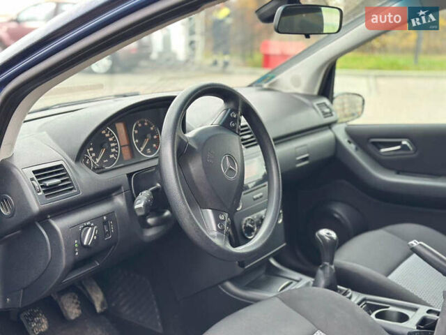 Синий Мерседес А класс, объемом двигателя 1.5 л и пробегом 240 тыс. км за 3699 $, фото 24 на Automoto.ua