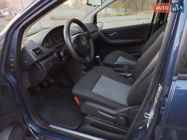 Синий Мерседес А класс, объемом двигателя 1.99 л и пробегом 204 тыс. км за 4300 $, фото 12 на Automoto.ua