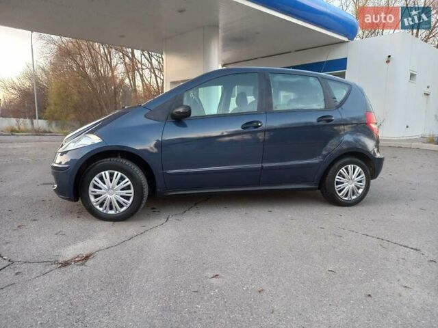 Синий Мерседес А класс, объемом двигателя 1.99 л и пробегом 204 тыс. км за 4300 $, фото 1 на Automoto.ua