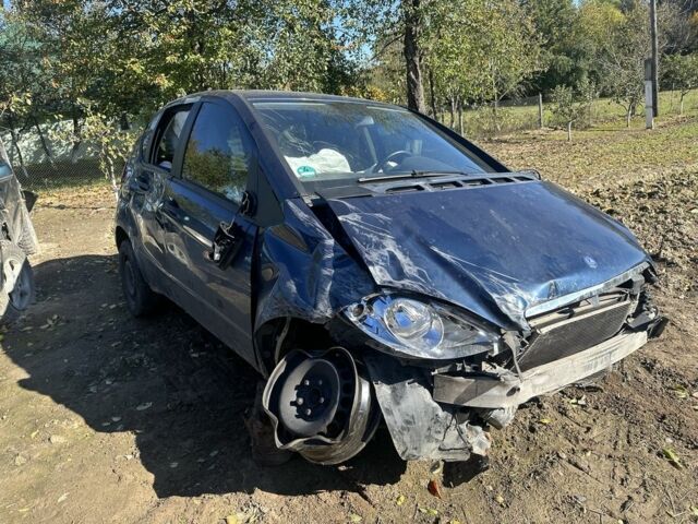 Синий Мерседес А класс, объемом двигателя 2 л и пробегом 220 тыс. км за 1500 $, фото 1 на Automoto.ua
