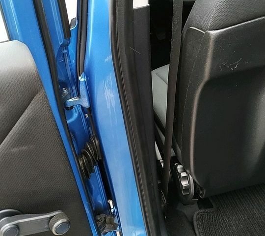 Синий Мерседес А класс, объемом двигателя 2 л и пробегом 270 тыс. км за 4200 $, фото 30 на Automoto.ua