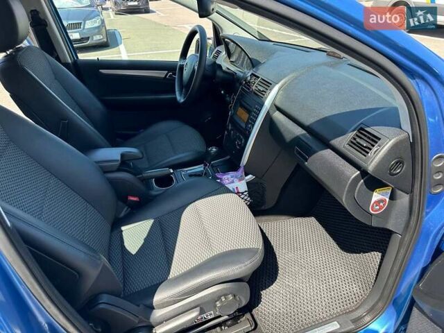 Синий Мерседес А класс, объемом двигателя 2 л и пробегом 221 тыс. км за 5900 $, фото 6 на Automoto.ua